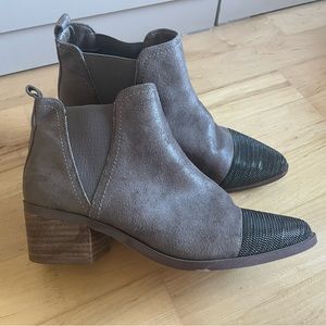 Cowgirl booties with metallic toe detail
